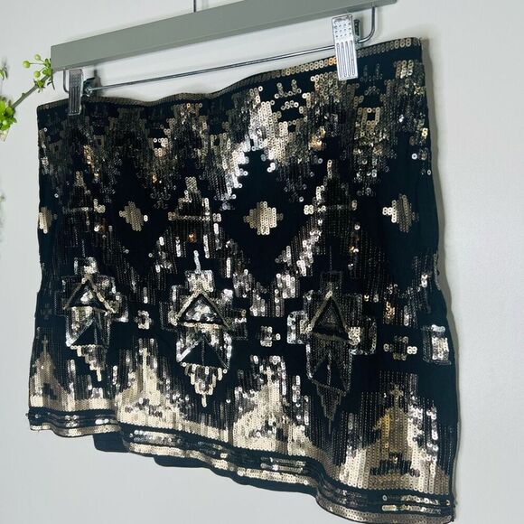 Express Black Gold Sequins Mini Skirt Aztec Sz L - Picture 2 of 7